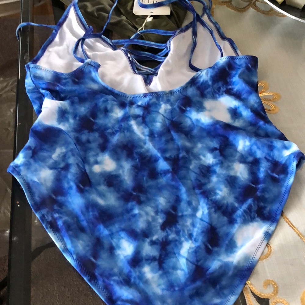 3 bathing suits - Picture 5 of 5